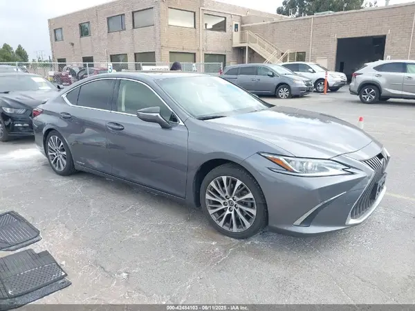 JTHB21B19K2022809 2019 LEXUS ES - Image 1
