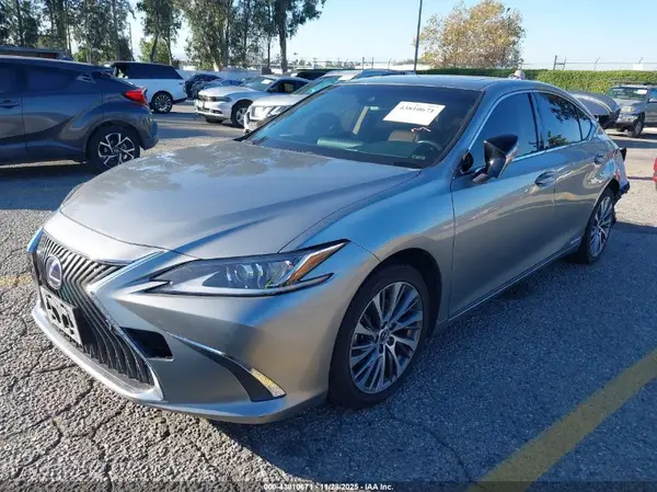 JTHB21B19K2033647 2019 LEXUS ES - Image 2