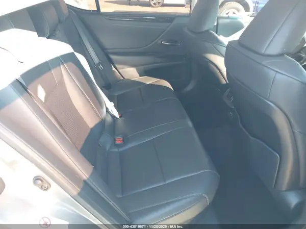 JTHB21B19K2033647 2019 LEXUS ES - Image 8