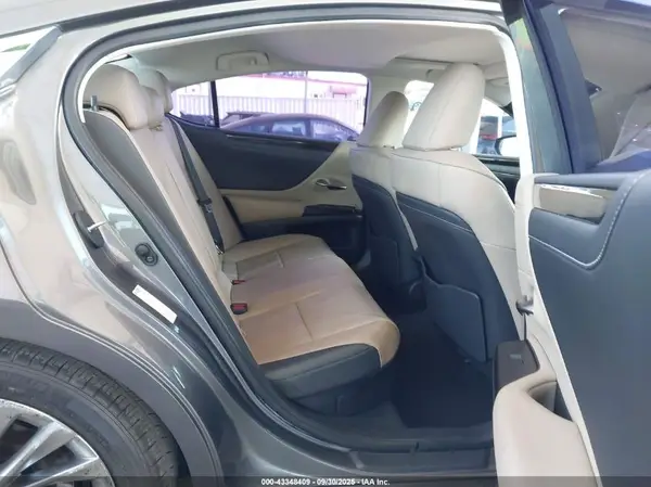 JTHB21B19K2037715 2019 LEXUS ES - Image 8