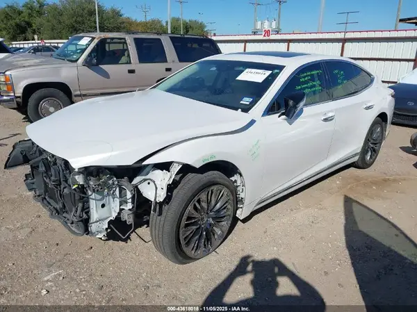 JTHB51FF0J5004662 2018 LEXUS LS - Image 2