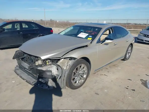 JTHB51FF0K5010320 2019 LEXUS LS - Image 2