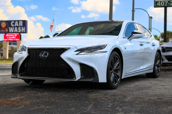 JTHB51FF5J5001XXX 2018 LEXUS LS - Image 2