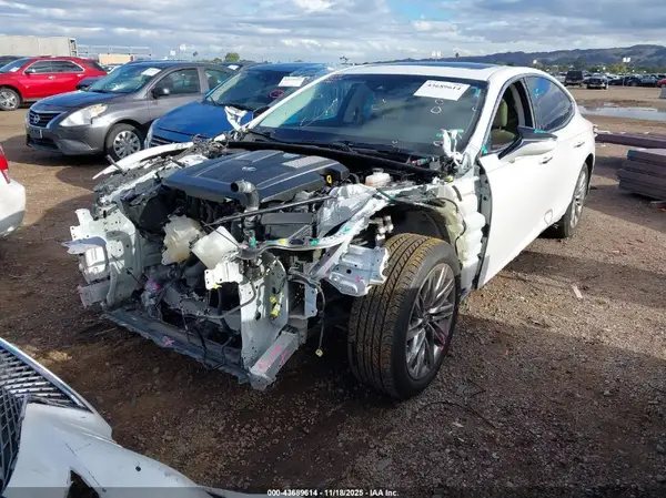 JTHB51FFXJ5000683 2018 LEXUS LS - Image 2