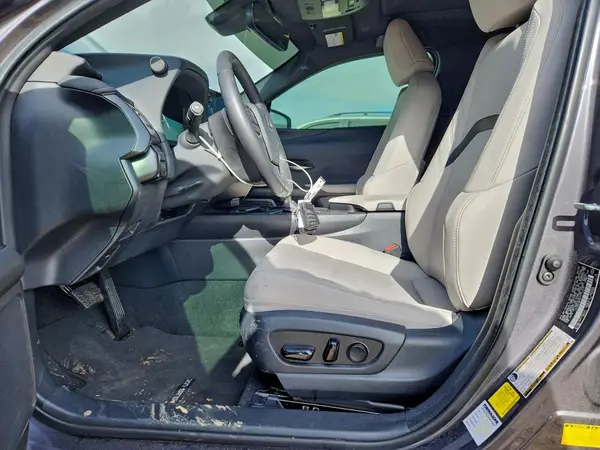 2023 LEXUS UX auction photo 7