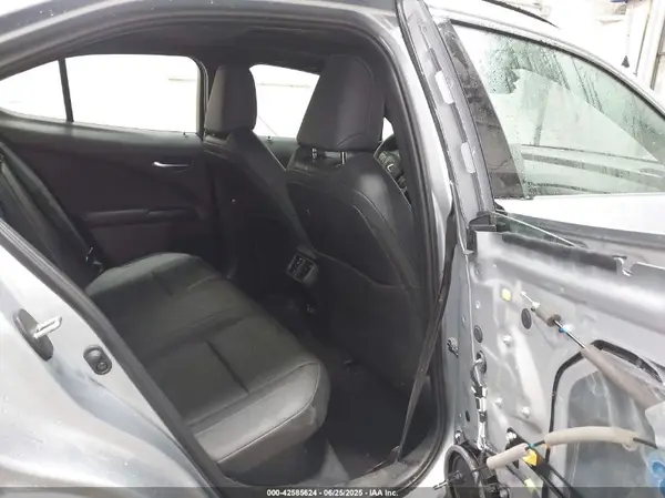 JTHB9JBH9R2079630 2024 LEXUS UX - Image 8
