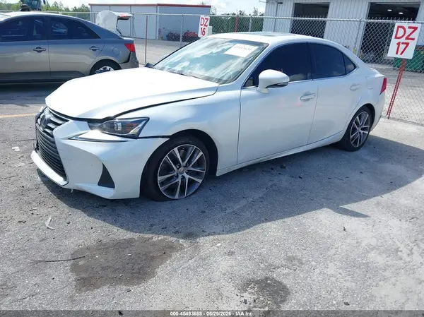 JTHBA1D20J5075114 2018 LEXUS IS - Image 2