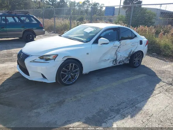 JTHBA1D21G5005274 2016 LEXUS IS - Image 2