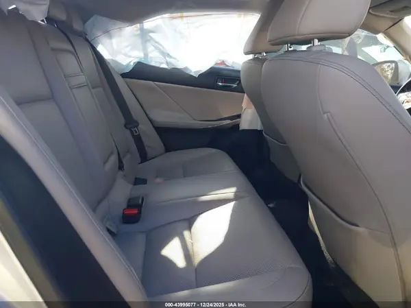 JTHBA1D21G502807 2016 LEXUS IS - Image 8