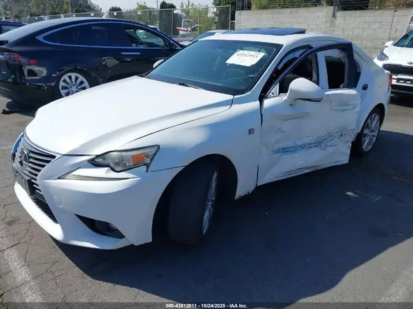 JTHBA1D21G5033205 2016 LEXUS IS - Image 2