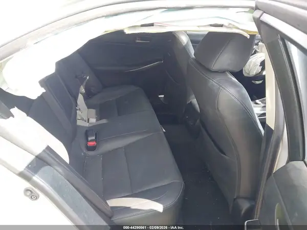JTHBA1D21H5055593 2017 LEXUS IS - Image 8
