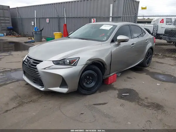 JTHBA1D21J5065711 2018 LEXUS IS - Image 2