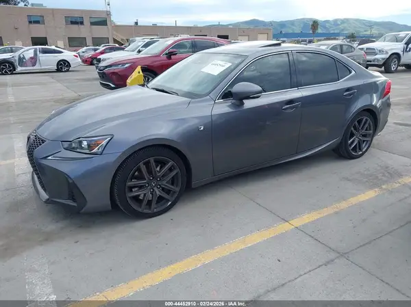 JTHBA1D21J5071301 2018 LEXUS IS - Image 2
