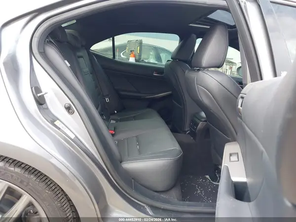 JTHBA1D21J5071301 2018 LEXUS IS - Image 8