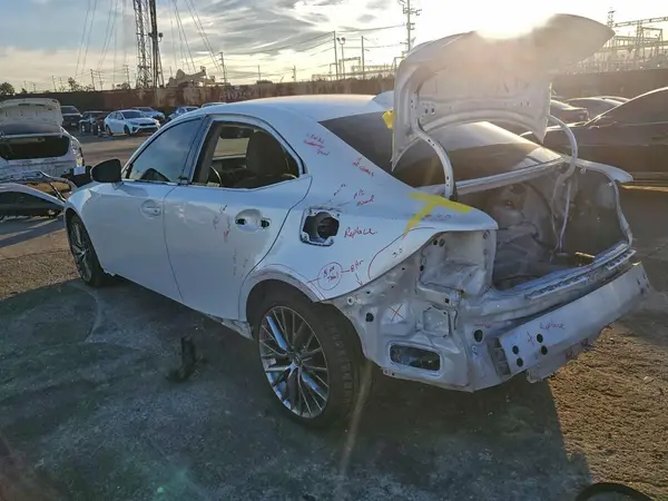 JTHBA1D21J5077826 2018 LEXUS IS - Image 2