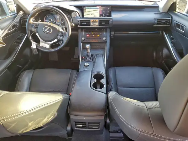 JTHBA1D21J5077826 2018 LEXUS IS - Image 8