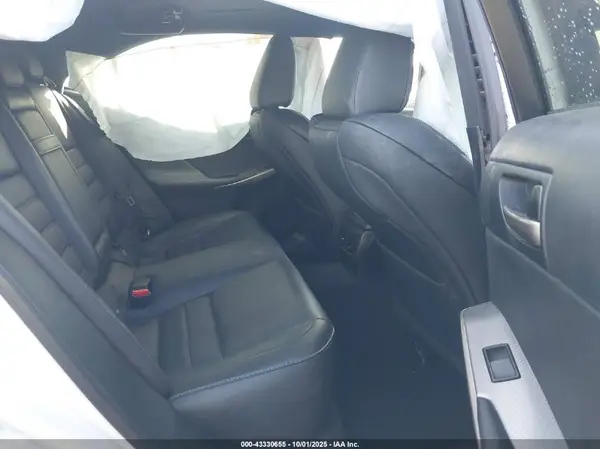 JTHBA1D21J5082475 2018 LEXUS IS - Image 8