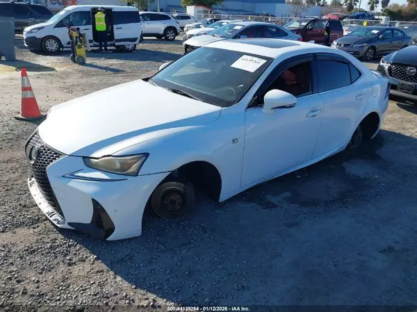 JTHBA1D21J5083139 2018 LEXUS IS - Image 2