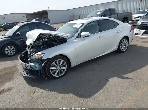 JTHBA1D22G5013819 2016 LEXUS IS - Image 2