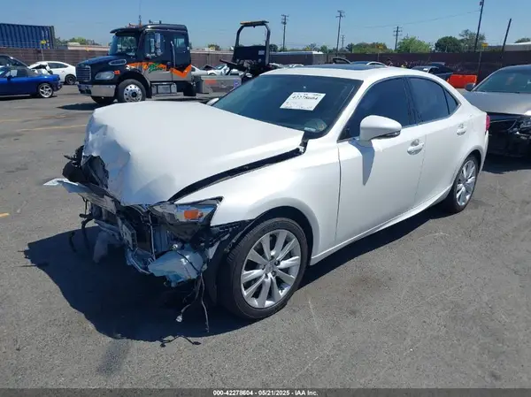 JTHBA1D22G5036596 2016 LEXUS IS - Image 2