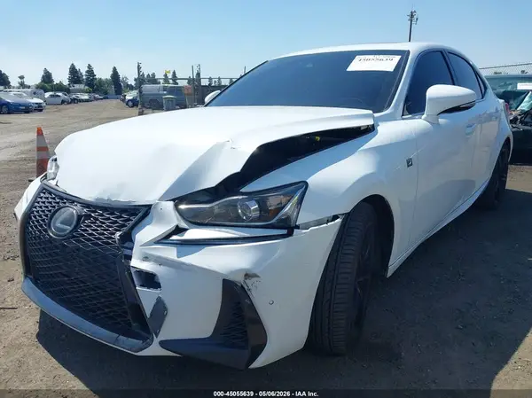 JTHBA1D22J5070724 2018 LEXUS IS - Image 2