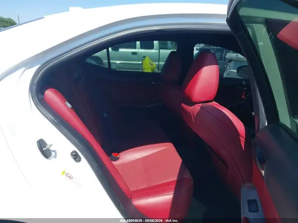 JTHBA1D22J5070724 2018 LEXUS IS - Image 8