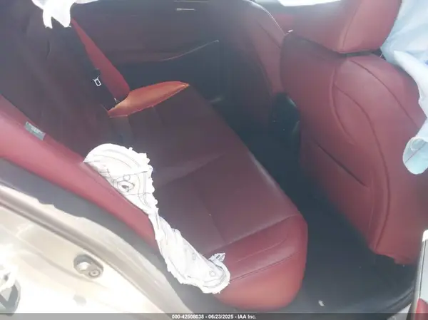 JTHBA1D22J5073560 2018 LEXUS IS - Image 8