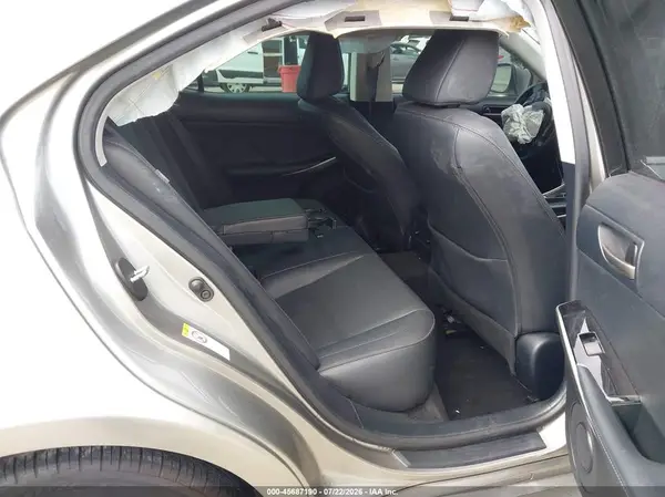 JTHBA1D22J5075213 2018 LEXUS IS - Image 8