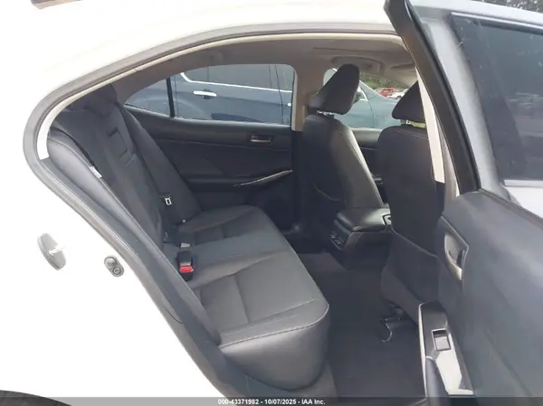 JTHBA1D22K5089145 2019 LEXUS IS - Image 8
