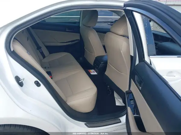 JTHBA1D22K5097598 2019 LEXUS IS - Image 8