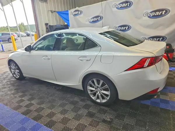 JTHBA1D23G5013103 2016 LEXUS IS - Image 2