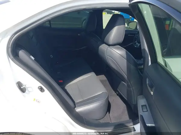 JTHBA1D23J5072160 2018 LEXUS IS - Image 8