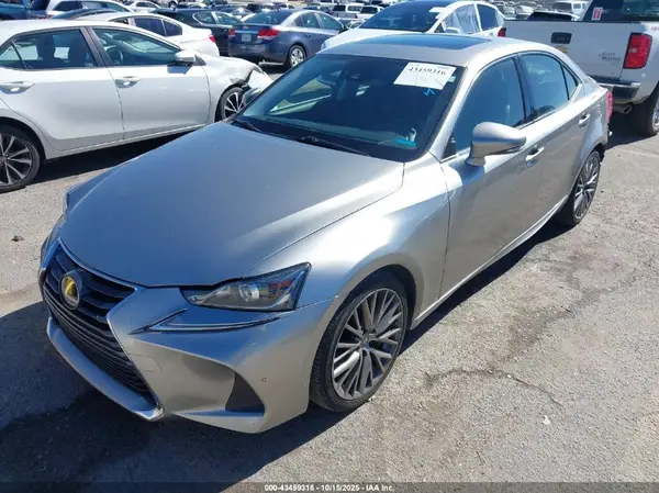 JTHBA1D23J5082011 2018 LEXUS IS - Image 2