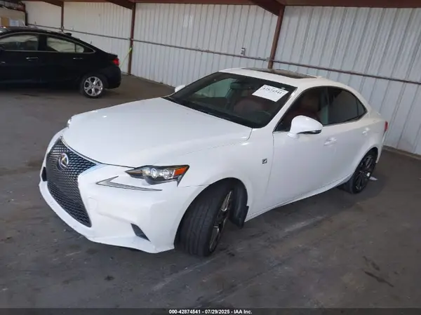 JTHBA1D24G5002983 2016 LEXUS IS - Image 2