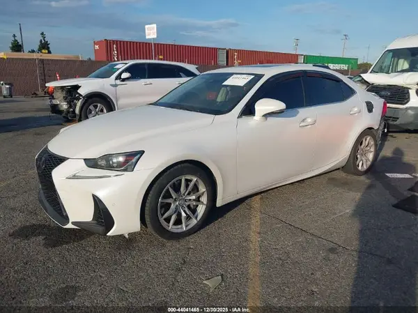 JTHBA1D24H5040098 2017 LEXUS IS - Image 2