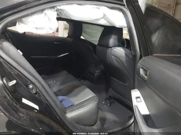 JTHBA1D24H5042448 2017 LEXUS IS - Image 8