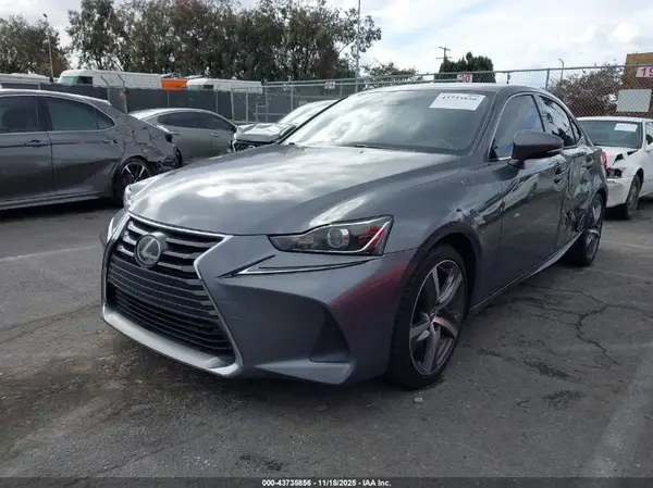 JTHBA1D24H5060402 2017 LEXUS IS - Image 2