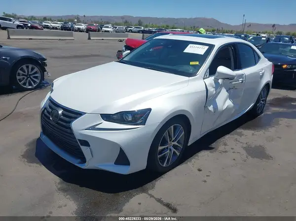 JTHBA1D24J5074869 2018 LEXUS IS - Image 2