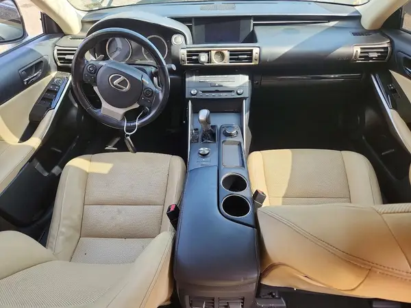 JTHBA1D25G5030100 2016 LEXUS IS - Image 8