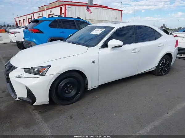 JTHBA1D25H5056911 2017 LEXUS IS - Image 2