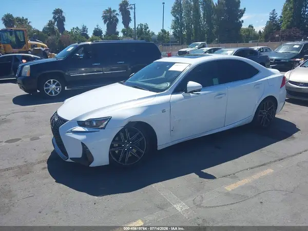 JTHBA1D25J5062018 2018 LEXUS IS - Image 2