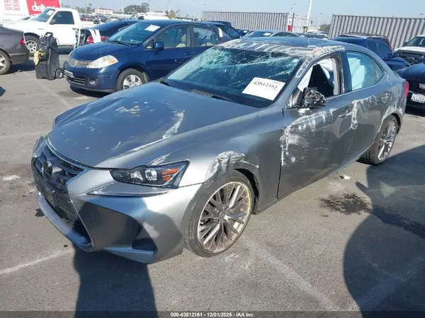 JTHBA1D25J5070958 2018 LEXUS IS - Image 2