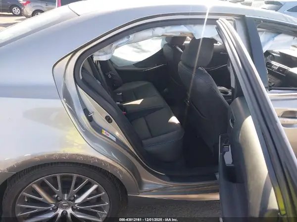 JTHBA1D25J5070958 2018 LEXUS IS - Image 8
