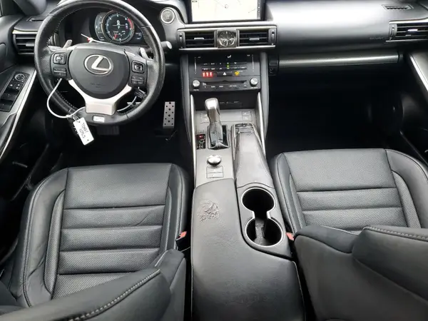 JTHBA1D25J5074024 2018 LEXUS IS - Image 8