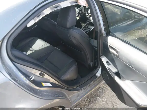 JTHBA1D25J5078641 2018 LEXUS IS - Image 8