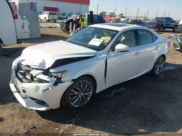 JTHBA1D26G5003231 2016 LEXUS IS - Image 2