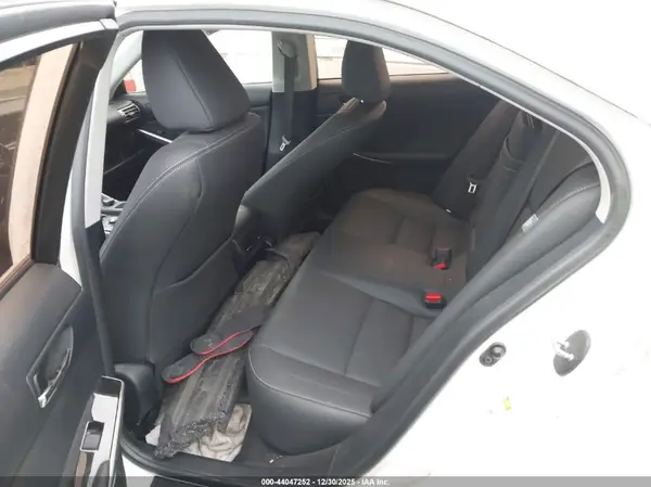 JTHBA1D26G5033684 2016 LEXUS IS - Image 8