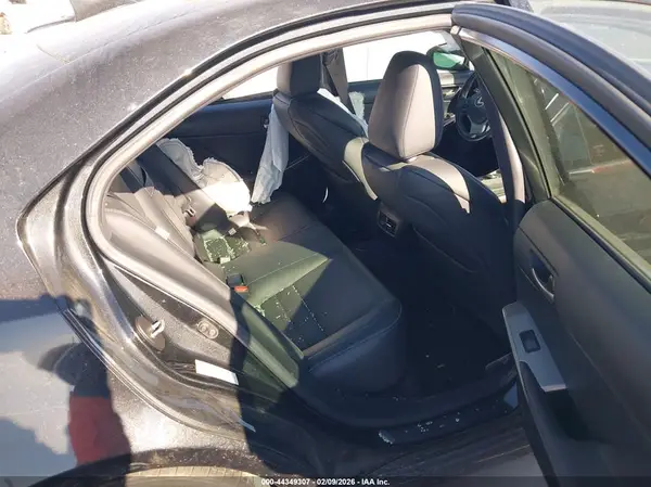 JTHBA1D26J5064750 2018 LEXUS IS - Image 8