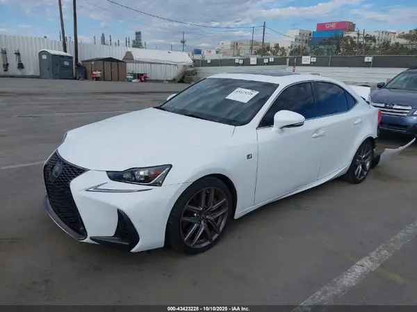 JTHBA1D26J5065333 2018 LEXUS IS - Image 2