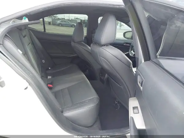 JTHBA1D26J5065333 2018 LEXUS IS - Image 8